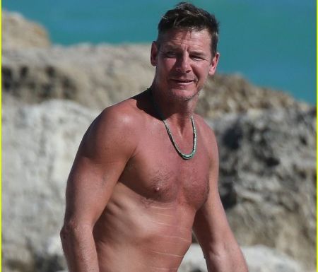 Ty Pennington poses for a shirtless picture at the hills.